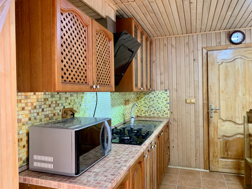 Уютный небольшой дом с кухней и сауной