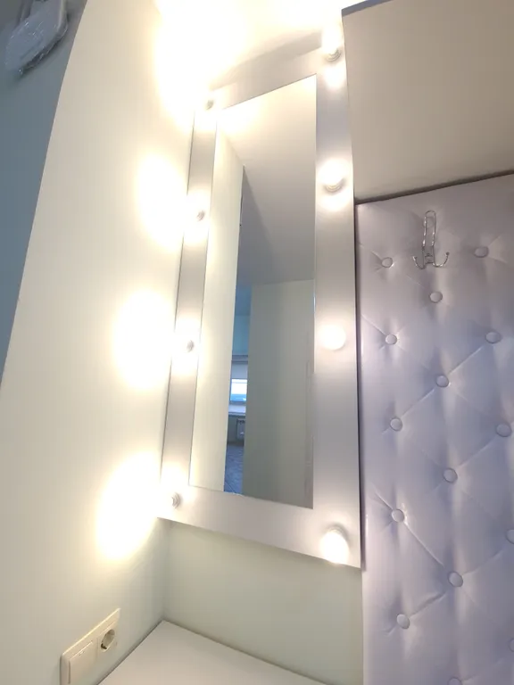 Новая евротрешка в центре города с красивым видом из окон