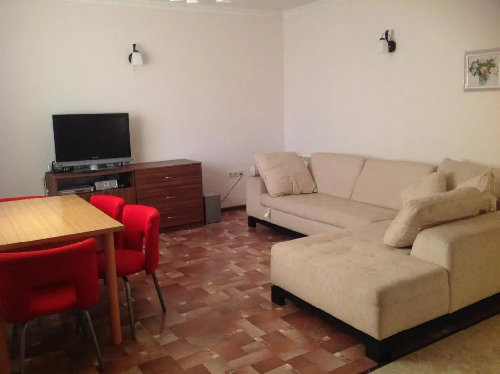 Гостевой дом прямо на берегу реки Волга - апартаменты на 1 этаже