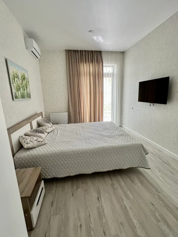 Квартира в доме с бассейном на набережной