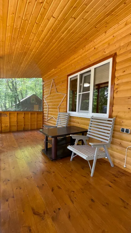 Уютный Дом в лесу с камином.