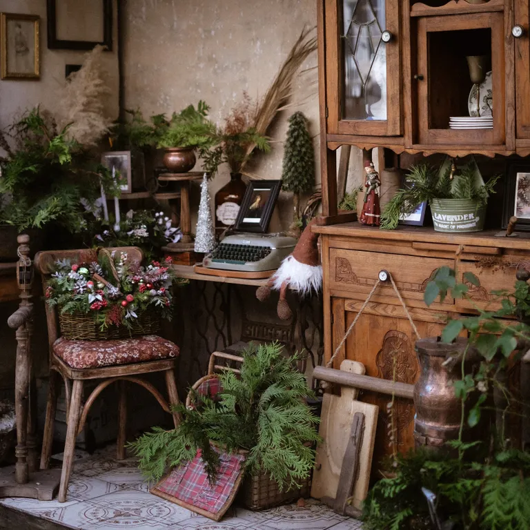 Старинный дом с двориком в центре