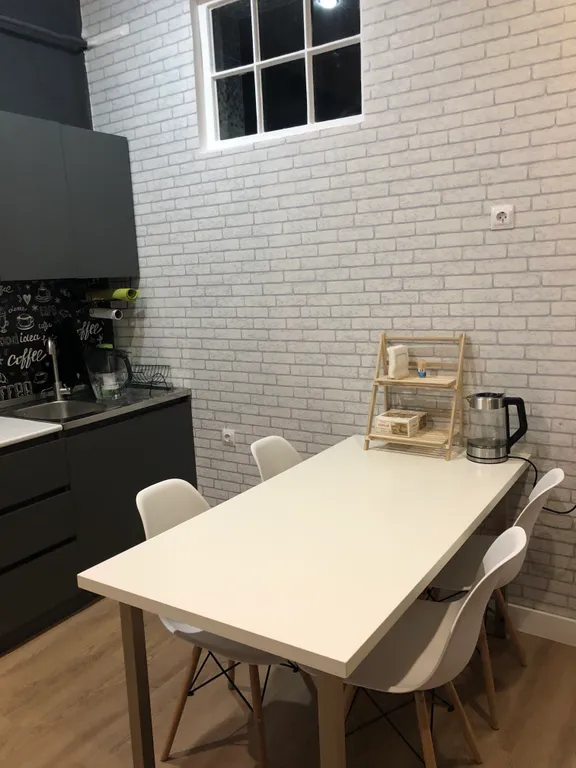 Квартира с эркером и видом на яблоневый сад