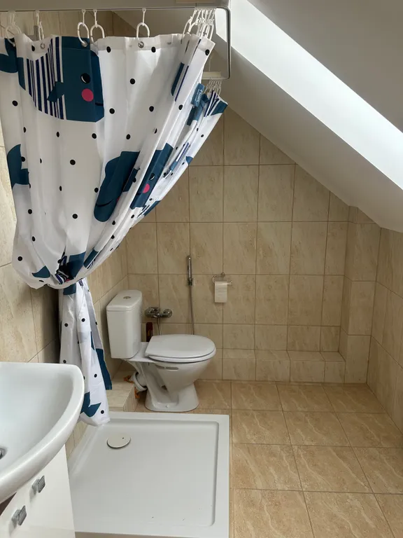 Двухэтажный гоcтeвой дoм в живoписном местe