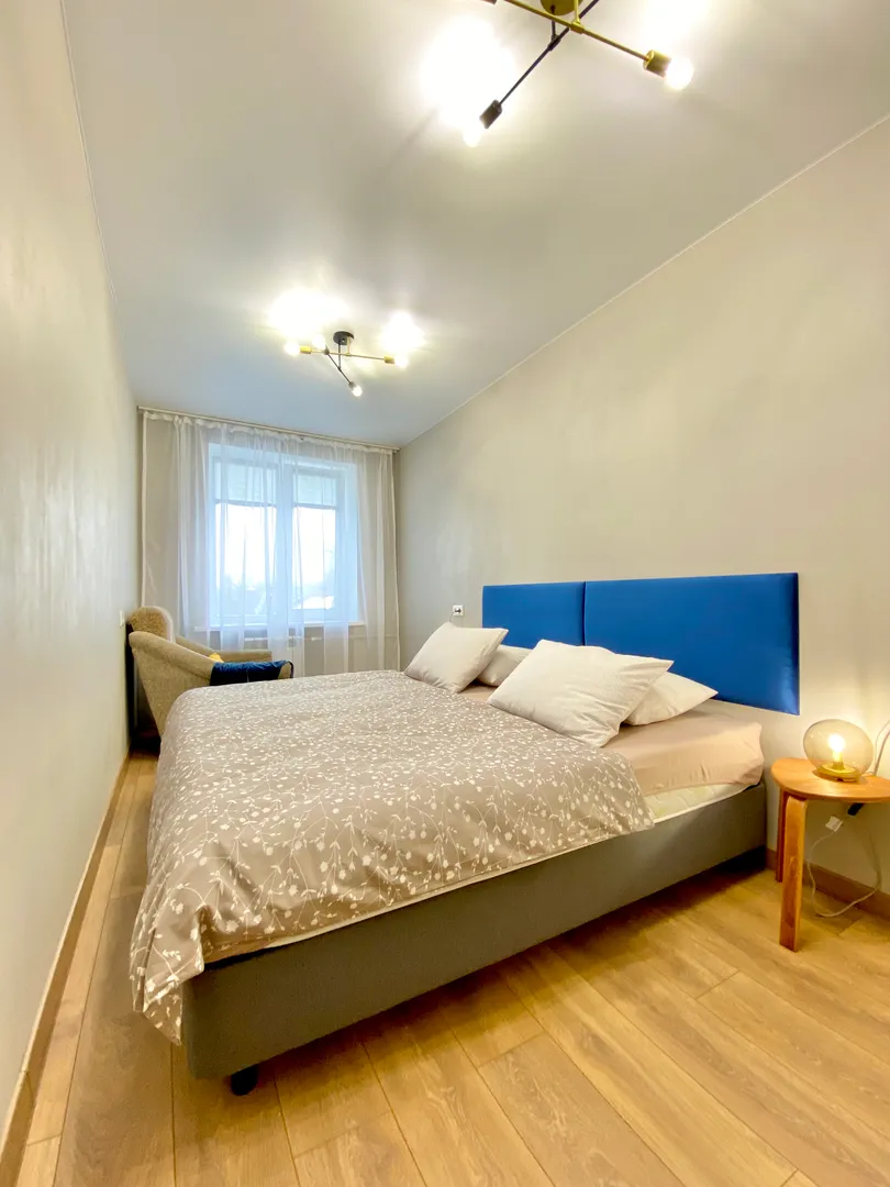 «Синяя спальня». Кровать шириной 180 см и кресло-кровать 80х-190см