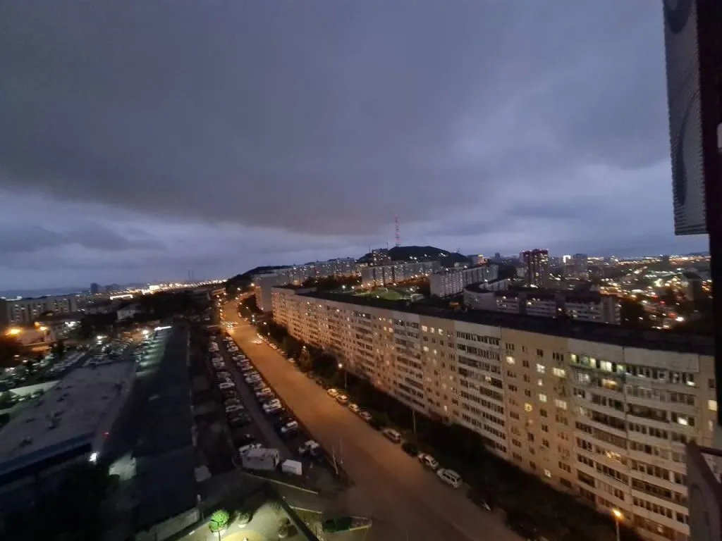 Красивая студия с видом на Золотой мост, город, море