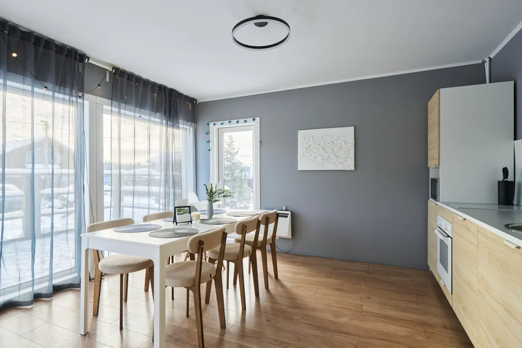 Коттедж Большой семейный дом с панорамными окнами у леса и озера — Семеновское