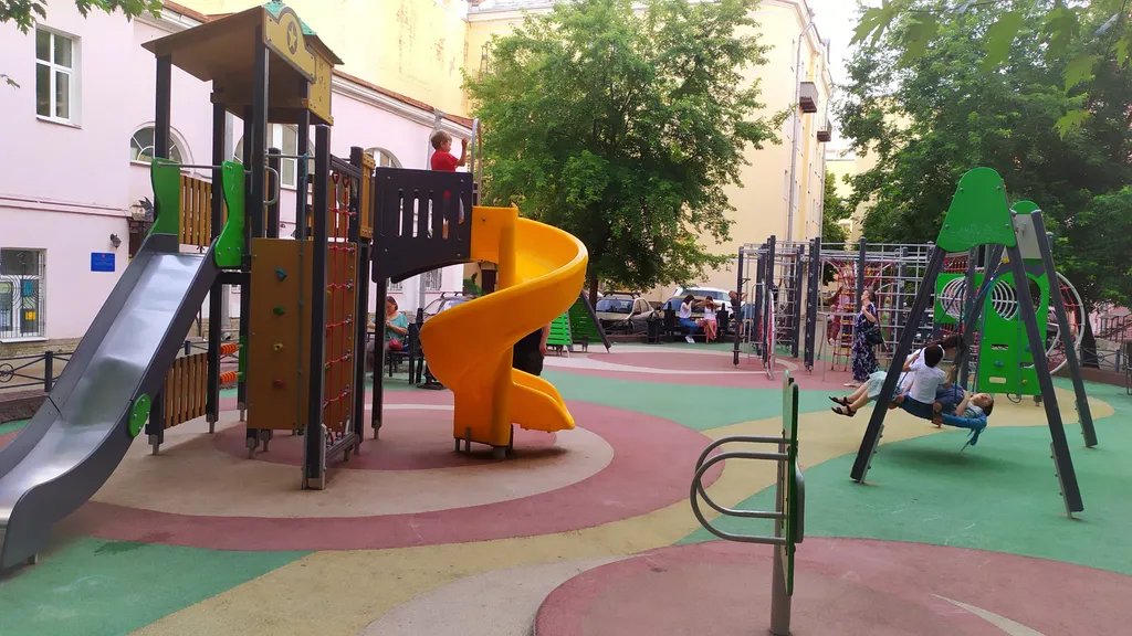 Аутентичная квартира в центре, на пешеходной зоне с парковкой.