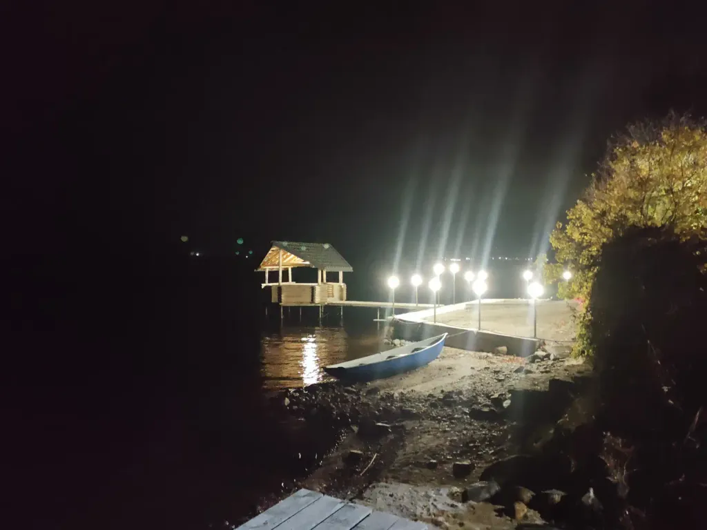 Дом на берегу озера без соседей