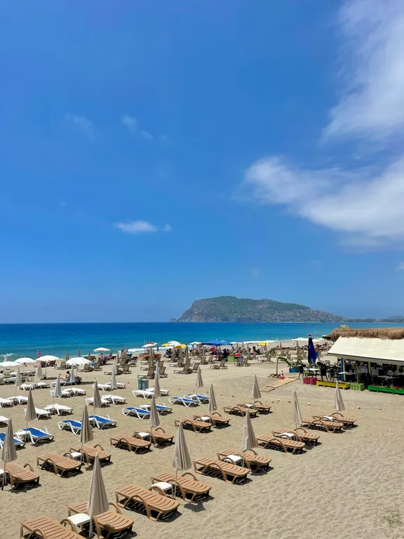 2BD Flat 50m to the Beach