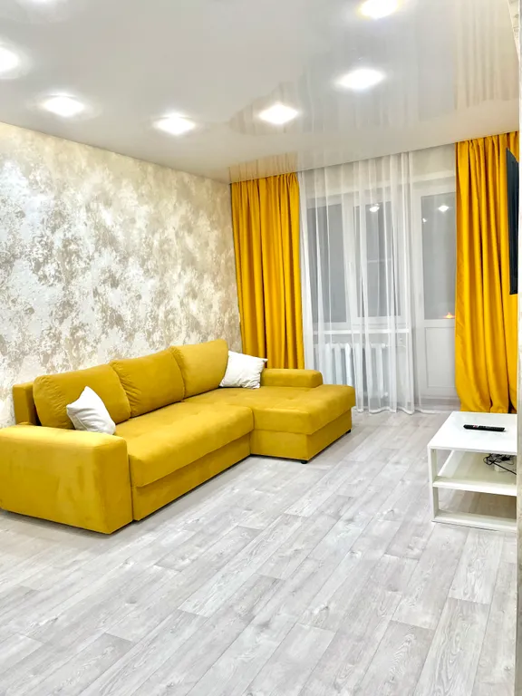 Квартира в центре города на площади с панорамным балконом — аренда посуточно в Новомосковск