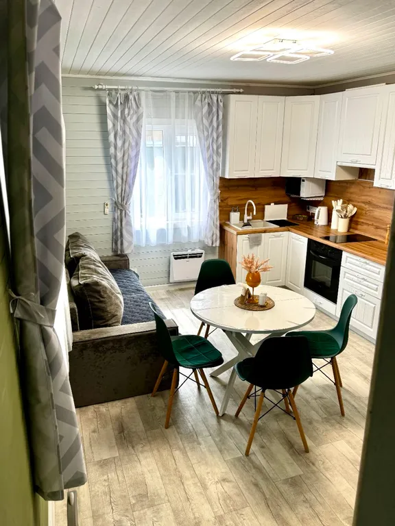 Дом-баня с большой верандой и массажной кроватью