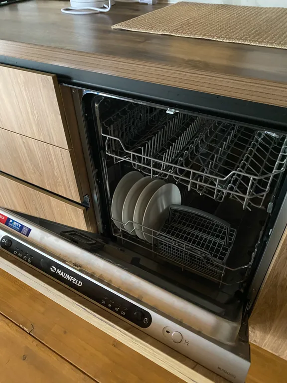 Трёхкомнатный коттедж в лесу у пруда