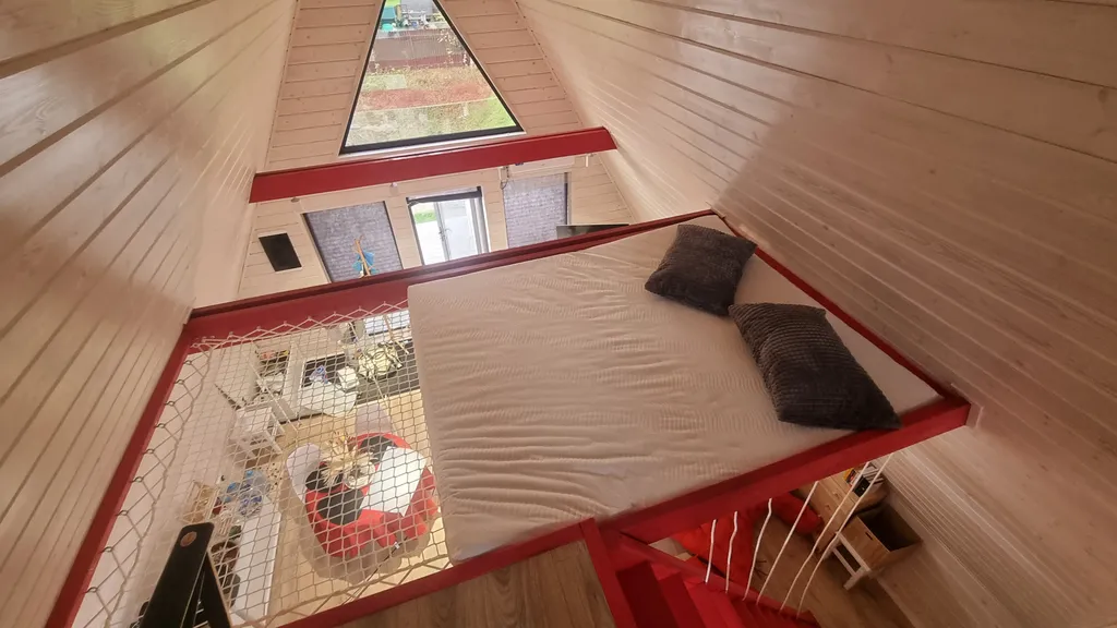 Просторный и уютный А-фрейм Scarlet House