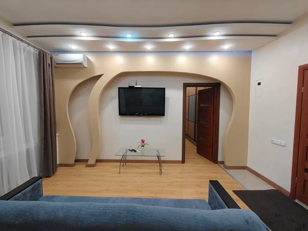 С круглосуточной водой двухкомнатная квартира в центре возле большого ТоргЦентра — аренда посуточно в Донецк