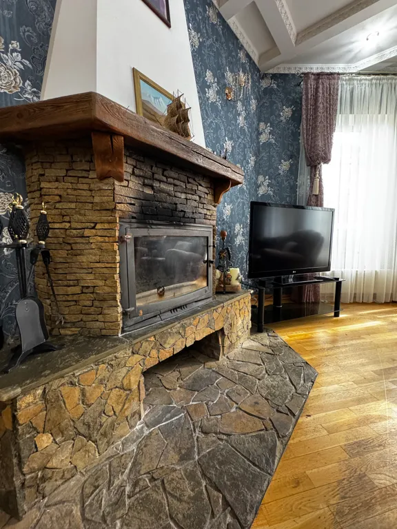 Уютный дом рядом с лесом