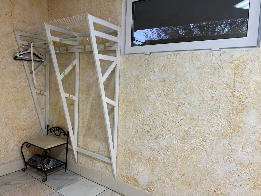 Уютное место отдыха для большой веселой компании с танцполом и баром