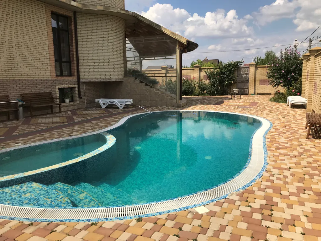 Вилла Казачка с теплым уличным бассейном