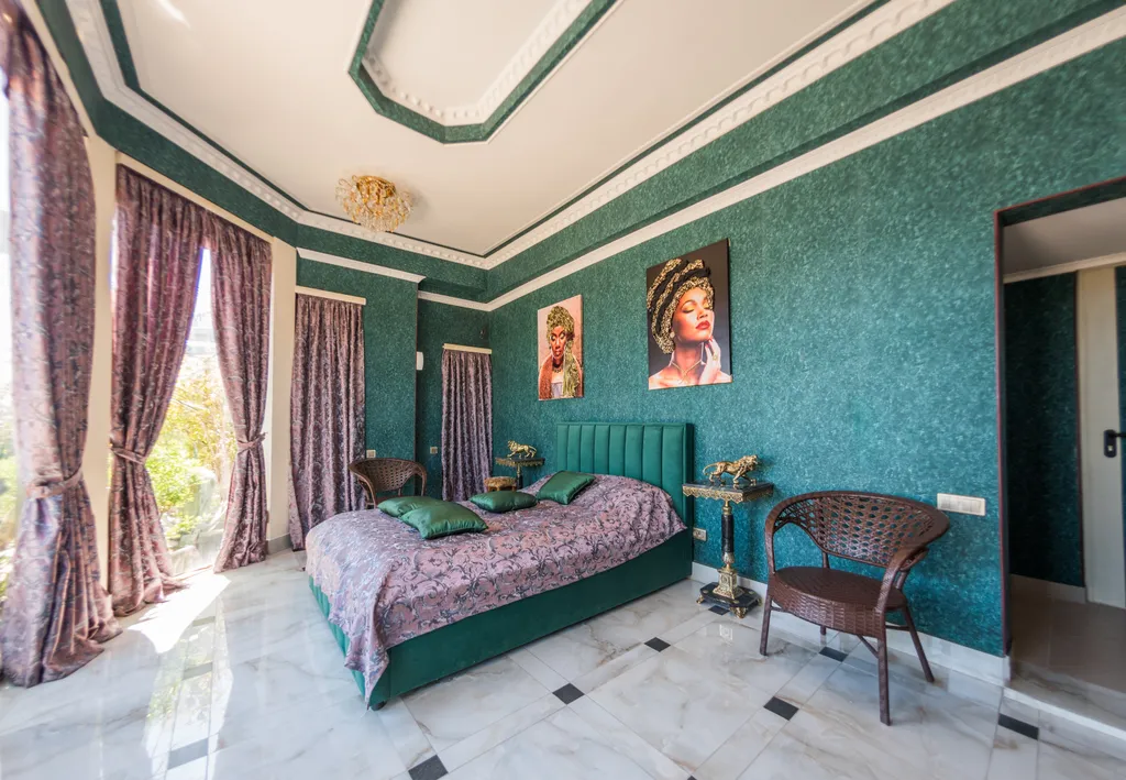 Студия с бассейном - вид на море