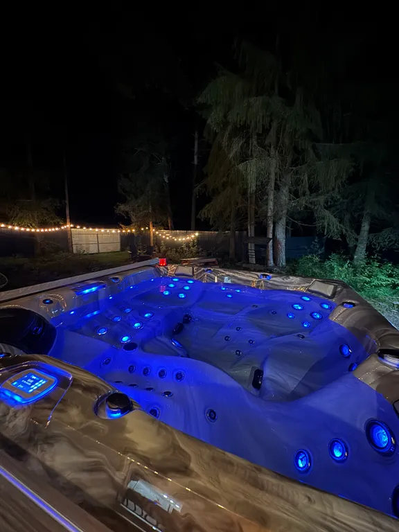 Коттедж Дом A-frame с баней и джакузи под открытым небом в сосновом лесу — аренда посуточно в Великий Новгород