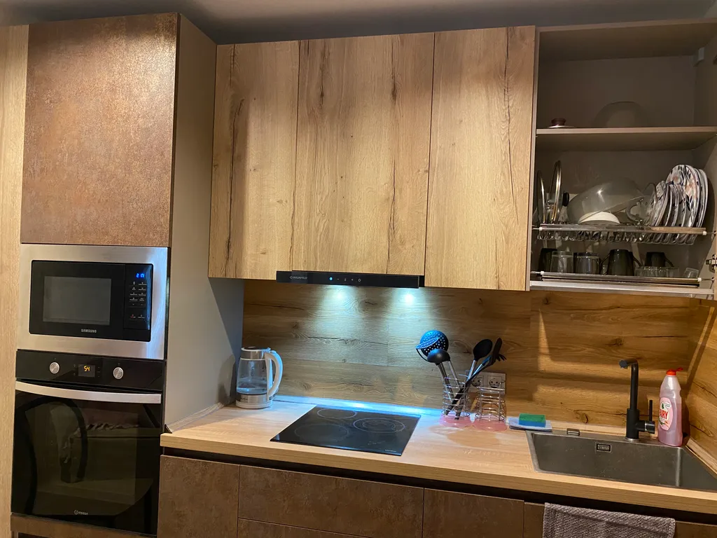 Двухкомнатные апартаменты в новостройке с витражным балконом