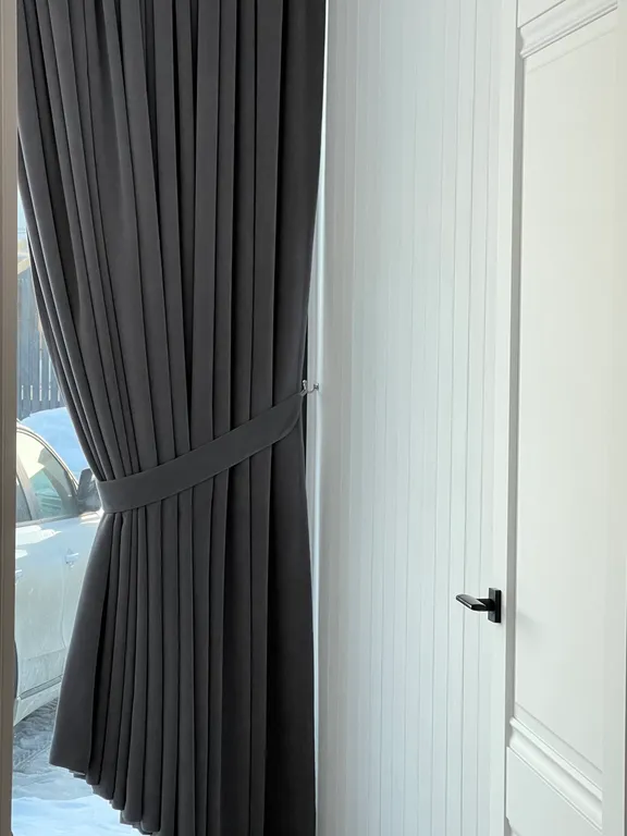 Домик на Новогодние праздники с панорамными окнами в лесу