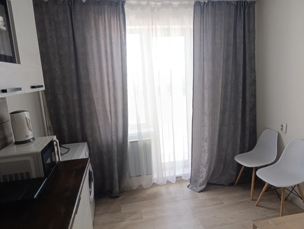 Уютная квартира, в новом доме с видом на пруд и горы