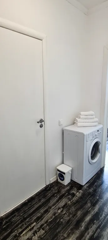 Квартира с большой кроватью, балконом и оплаченными кинотеатрами