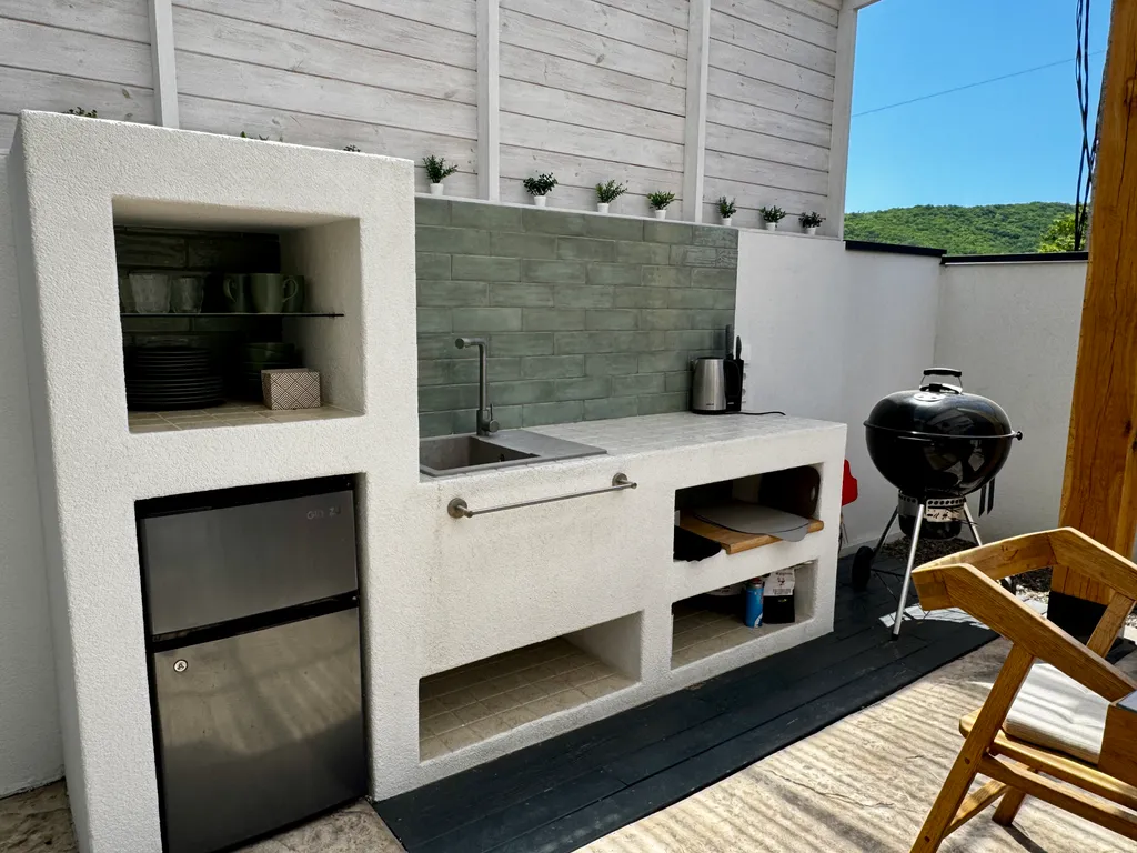 Дом в тихом месте, со своим минипляжем