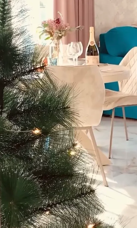 Золотой Ананас с видом на море