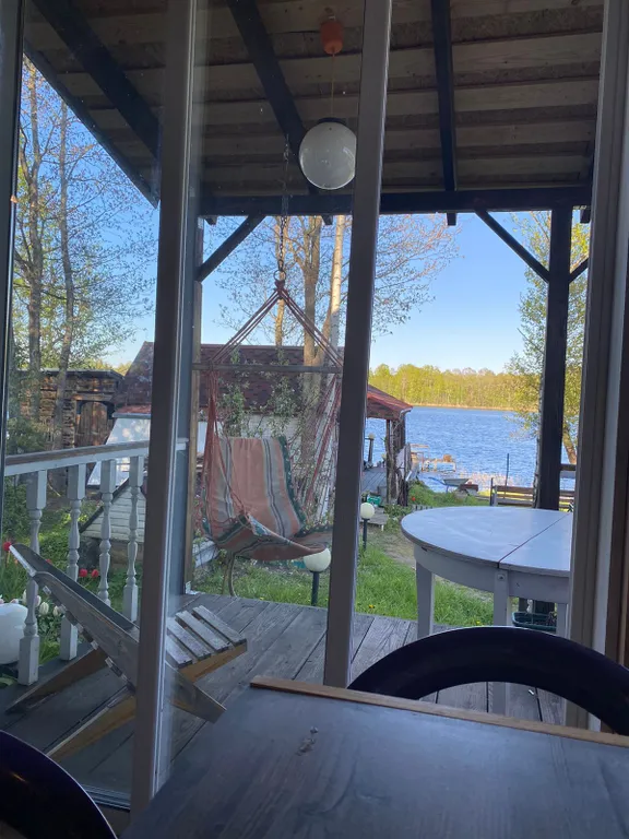 Дом на берегу озера