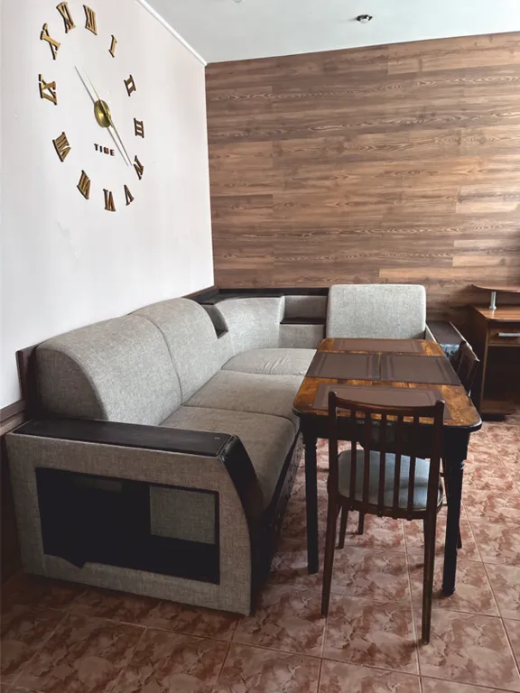 Уютный дом с отдельным двором, зоной барбекю и парковочным местом