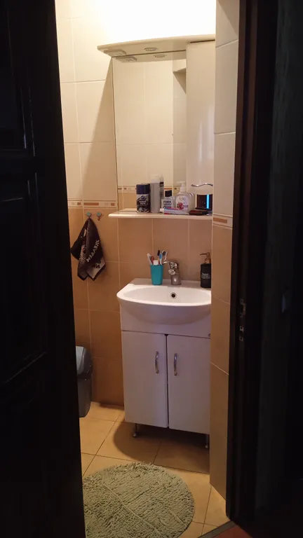 Отдельная большая комната, интернет и связь всегда