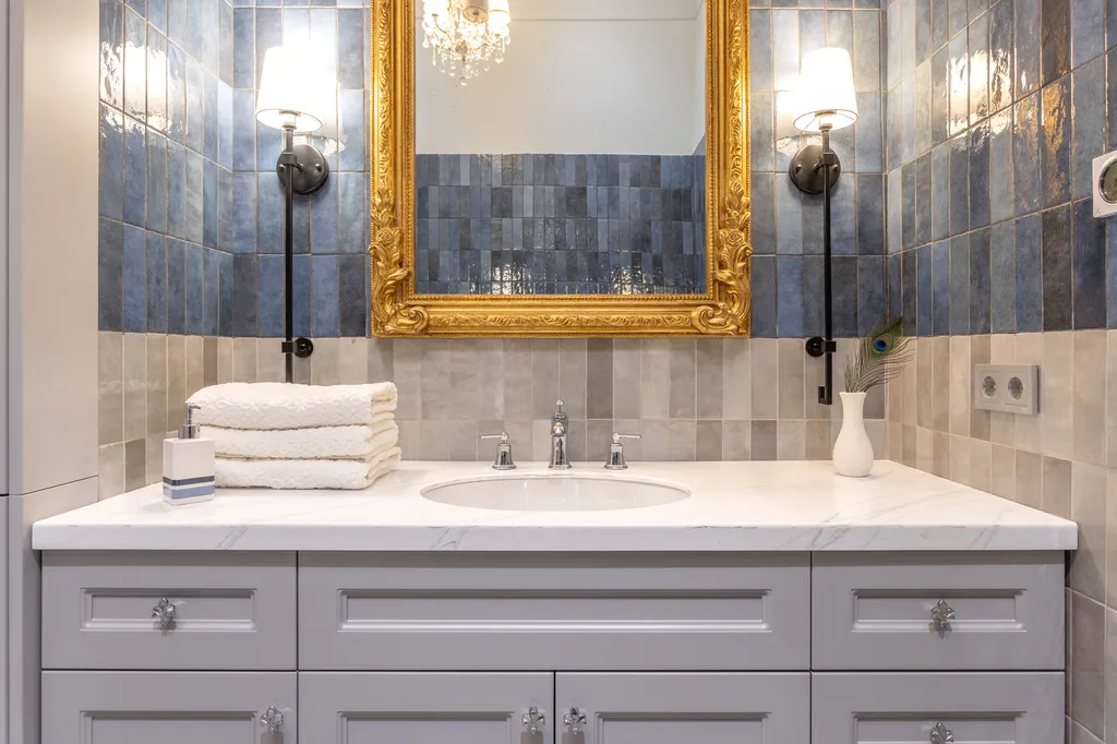 Проcтоpныe 4-к апартaменты c прекpaсным видом нa Hевcкий пpocпект