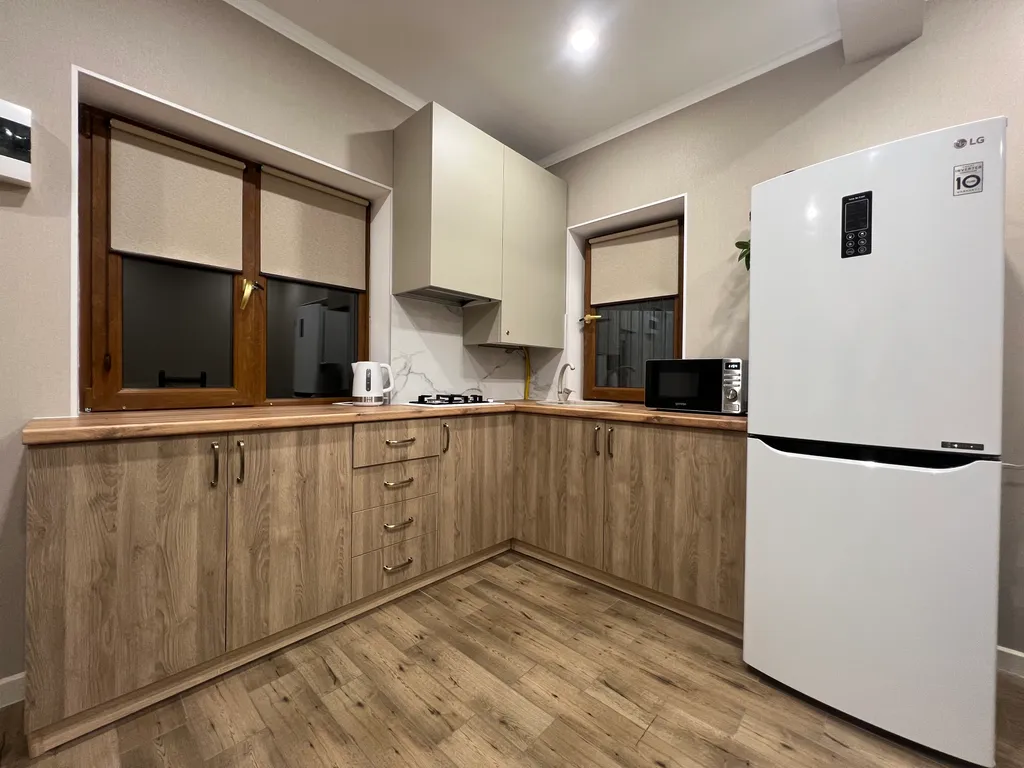 Новый дом в тихом месте недалеко от центра города