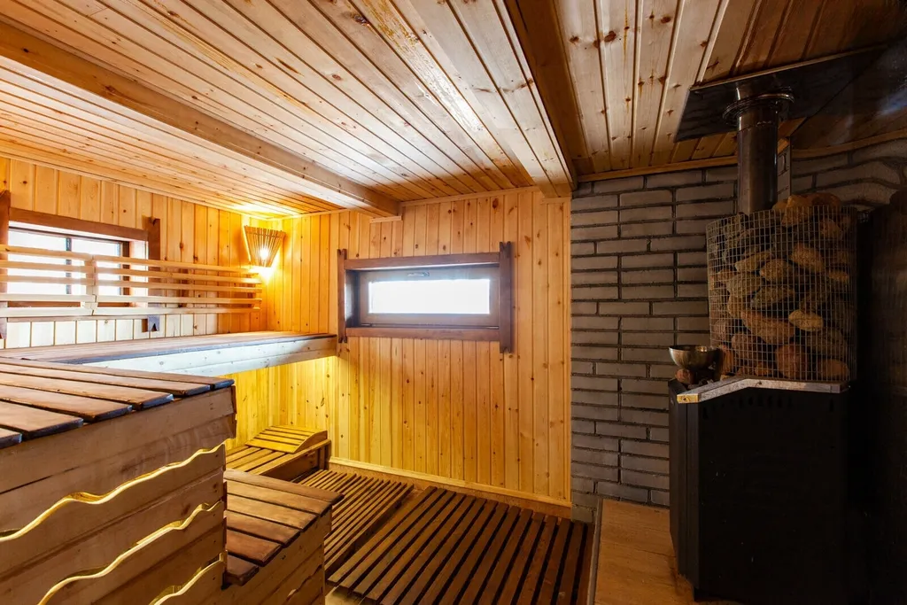 Дом в лесу на озере Селява