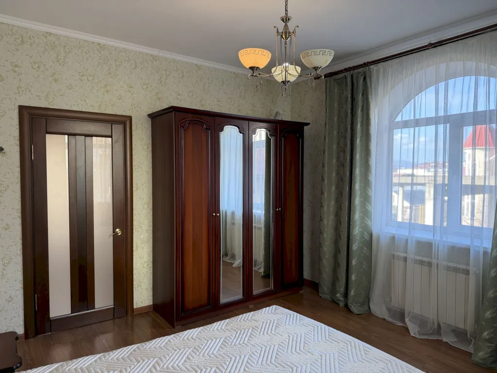 Дом с террасами и видом на море, рядом с центром