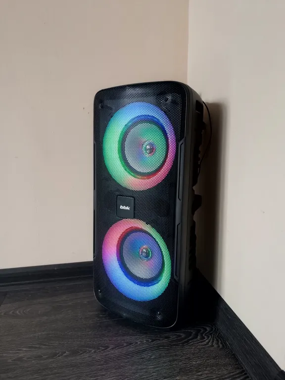 Дом у пруда