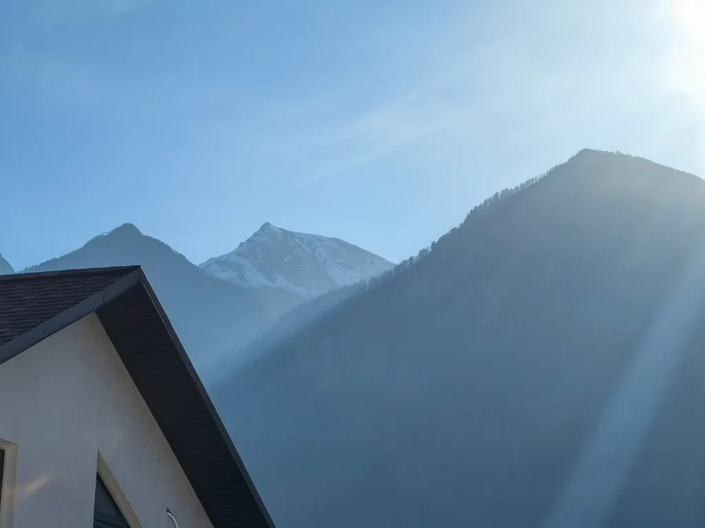 Апартаменты в светлых тонах с видом на горы