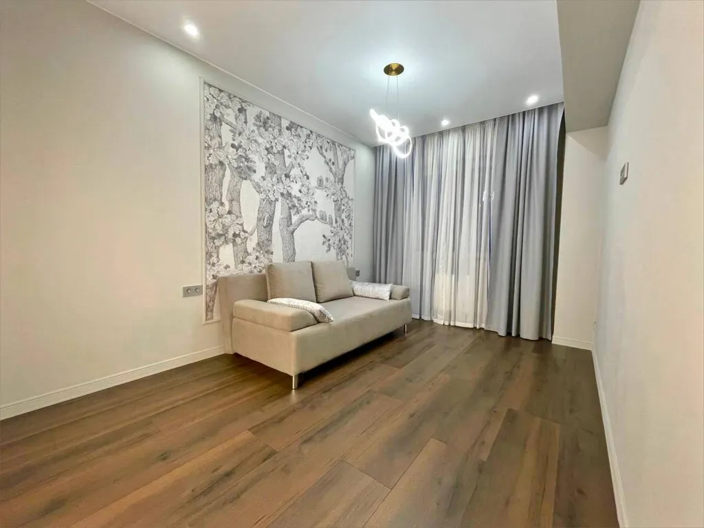 Квартира с панорамным окном в самом центре