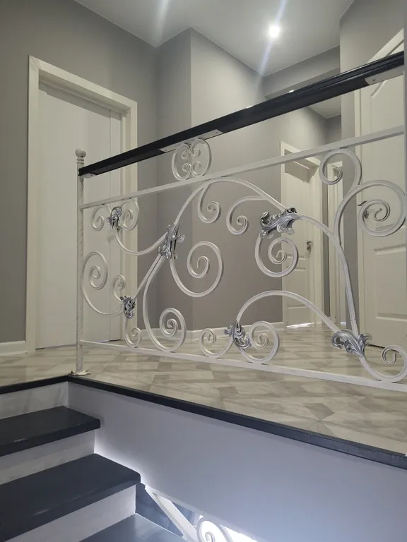 Дом с камином, зоной барбекю, батутом