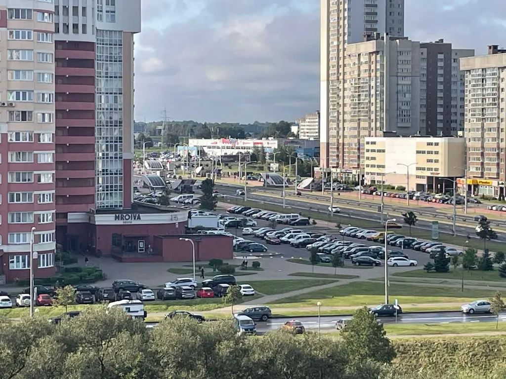 Квартира Уютная квартира рядом с метро и роскошным видом на проспект Дзержинского — Минск
