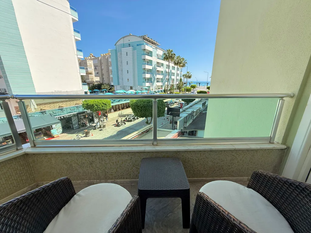 Sea View 2BD Flat 50m to the Beach