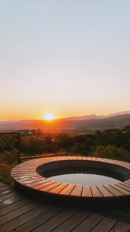 Домик на поляне любви в горах