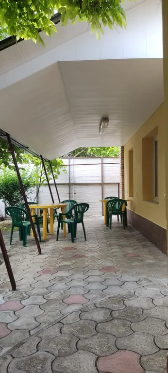 Дом с отдельным входом и двором