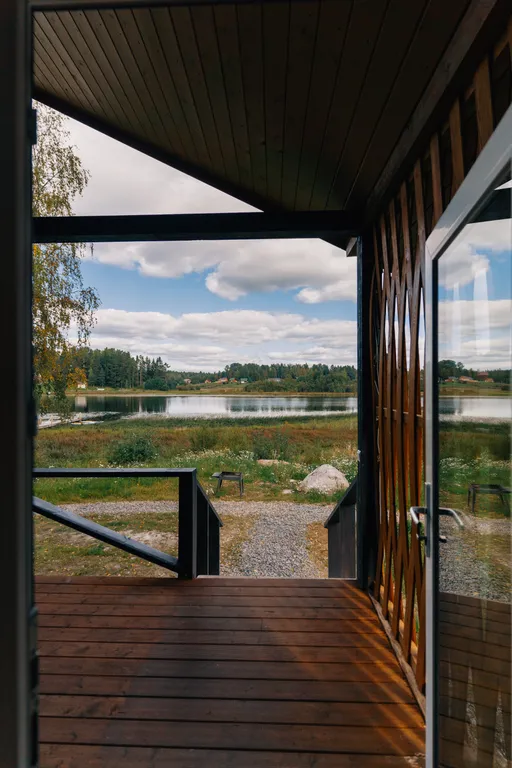 Дом с видом на озеро рядом с Ладожскими шхерами