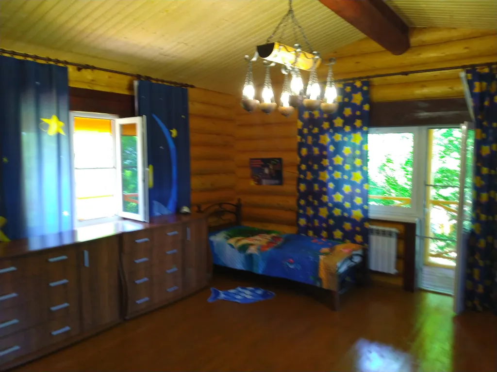 Бревенчатый дом 2 в лесу с бассейном