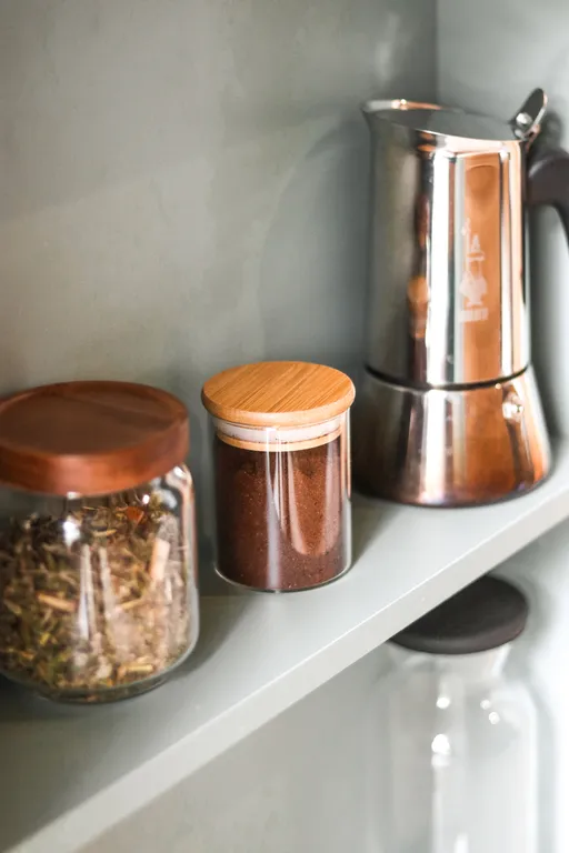 Треугольный домик с видом на лес и горы