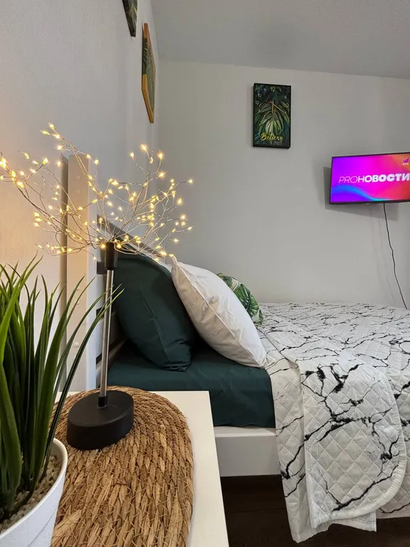 Уютная студия с террасой с видом на горы и бассейны