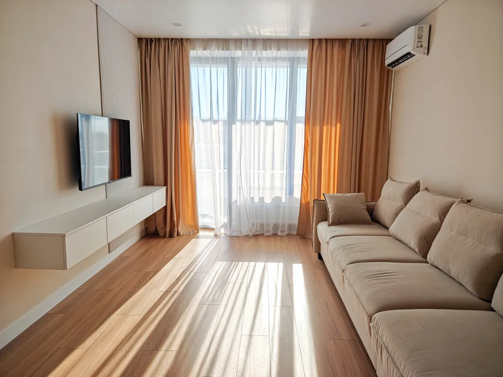 Апартаменты категории люкс 3-х комнатный на первой береговой линии